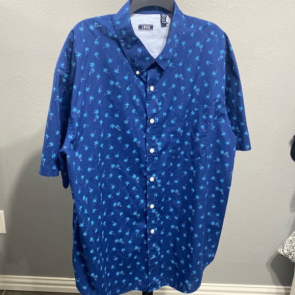 IZOD men’s button down. - Picture 1 of 4